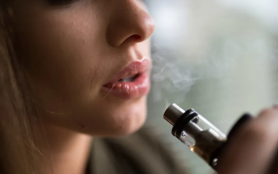 vapes, dispositivos eletrônicos para fumar, e-cigarette