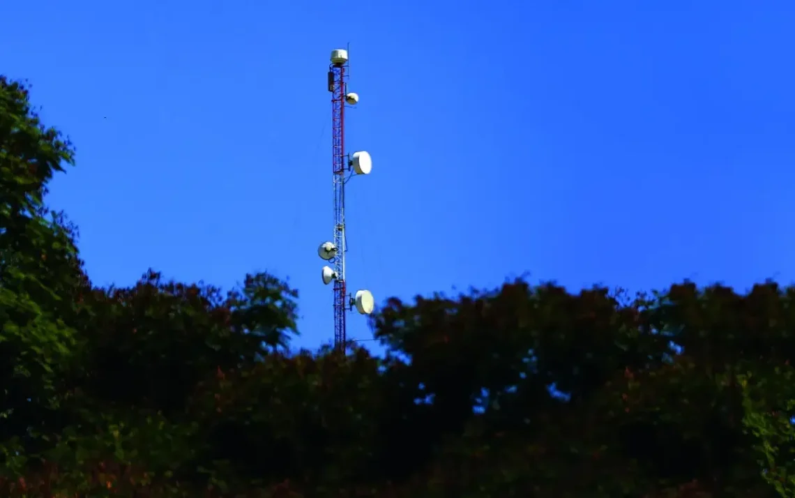 Antenas de celular, Torres de telefonia móvel, Estruturas de comunicação sem fio