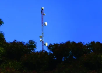 Antenas de celular, Torres de telefonia móvel, Estruturas de comunicação sem fio