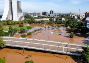 emergência, desastre, crise;