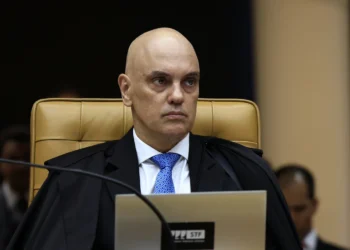 concedeu, investigado, libertada, determinou, tornozeleira, eletrônica, exigência, Brasília, Vara, de Execuções, Penais, Interpol, suspeitos, e condenados, golpistas, fugitivos, atos, golpistas, 8 de janeiro de 2023, mandados, de prisão, crimes, eleições.