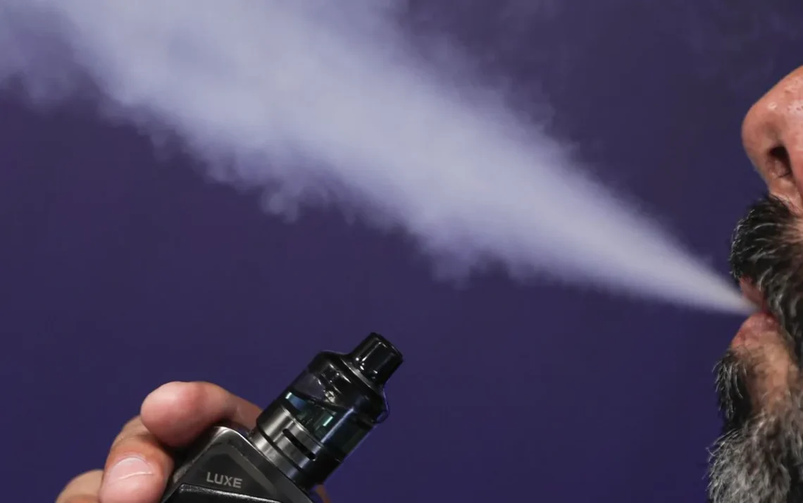 vapes, dispositivos eletrônicos para fumar, cigarros eletrônicos;