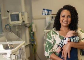 clínica neonatal, sala de recuperação, centro de cuidados intensivos para recém-nascidos;