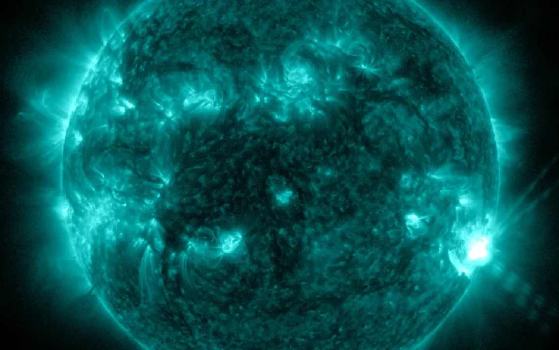 forte, explosão, pico, Sol, Observatório, Solar da, Nasa, sonda, processos, estrela, vida, Terra, luz, ultravioleta, material, extremamente quente, explosões, flash, brilhante, classificada, X10, impacta, Terra, comunicações, energia, elétrica, navegação, operações, rádio satélite;