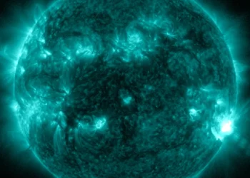 forte, explosão, pico, Sol, Observatório, Solar da, Nasa, sonda, processos, estrela, vida, Terra, luz, ultravioleta, material, extremamente quente, explosões, flash, brilhante, classificada, X10, impacta, Terra, comunicações, energia, elétrica, navegação, operações, rádio satélite;