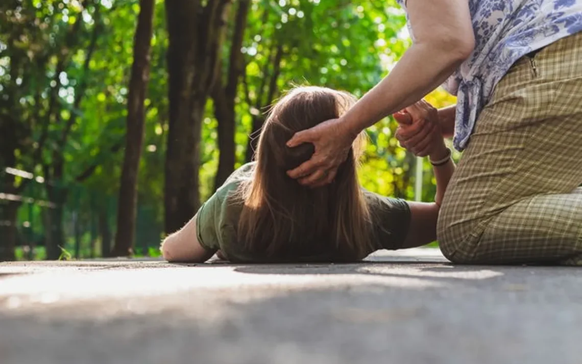 crise convulsiva, convulsões epilépticas, crise de epilepsia;