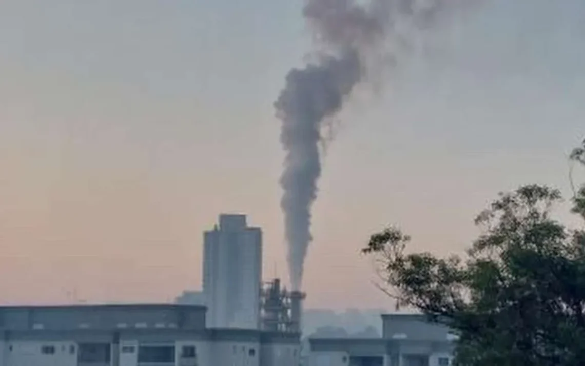 fumaça, tóxica, poluição atmosférica, emissões químicas;