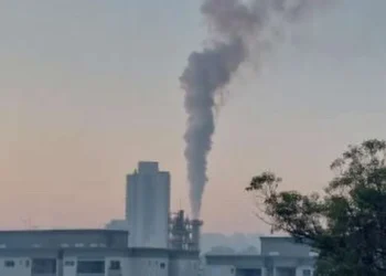 fumaça, tóxica, poluição atmosférica, emissões químicas;