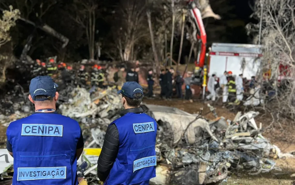 queda-aérea, desastre-aéreo, incidente-aéreo;